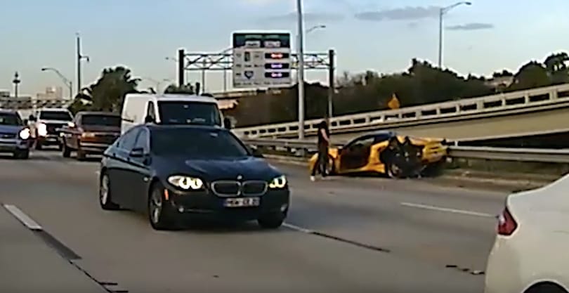 Ez az év is azzal kezdődött, hogy összetörtek egy Ferrarit – videó