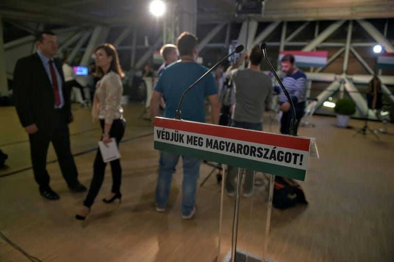 Fizetnie kell az áramért a tévéstáboknak a Fidesz-eredményvárón