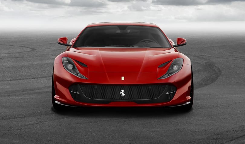 Egy csodás, 800 lóerős újdonsággal búcsúzhat egy korszaktól a Ferrari