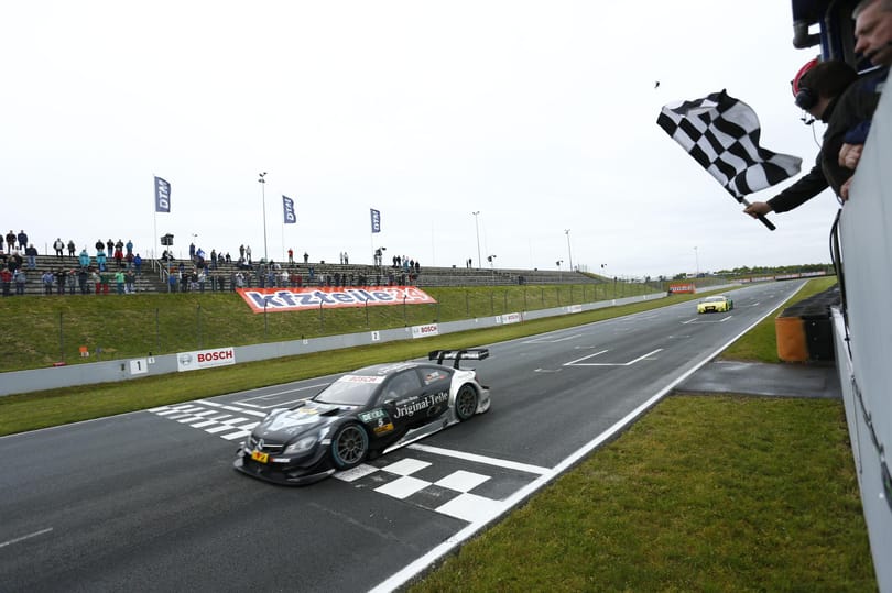 Varázsolt a Mercedes a DTM káoszfutamán
