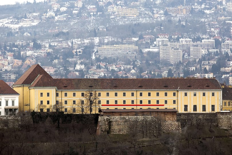 Feljelentést tettek a Liberálisok Orbán erkélye miatt