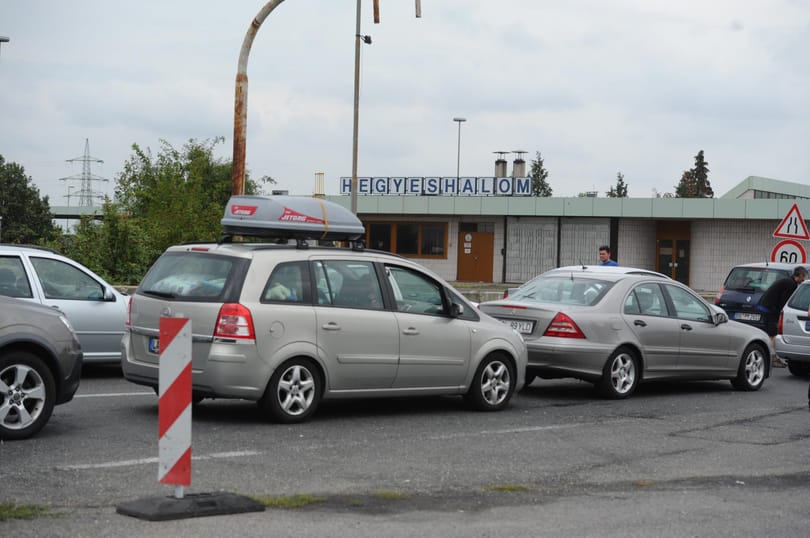 Újabb kapufát trafált el a kormány a vasárnapi boltzárral