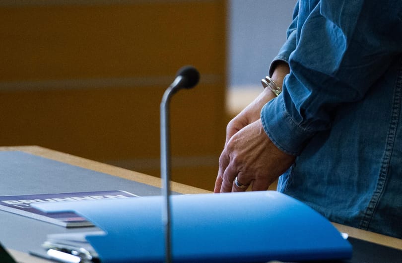 A 15 évet is keveslik a nevelt fiával és saját lányaival is fajtalankodó férfi számára