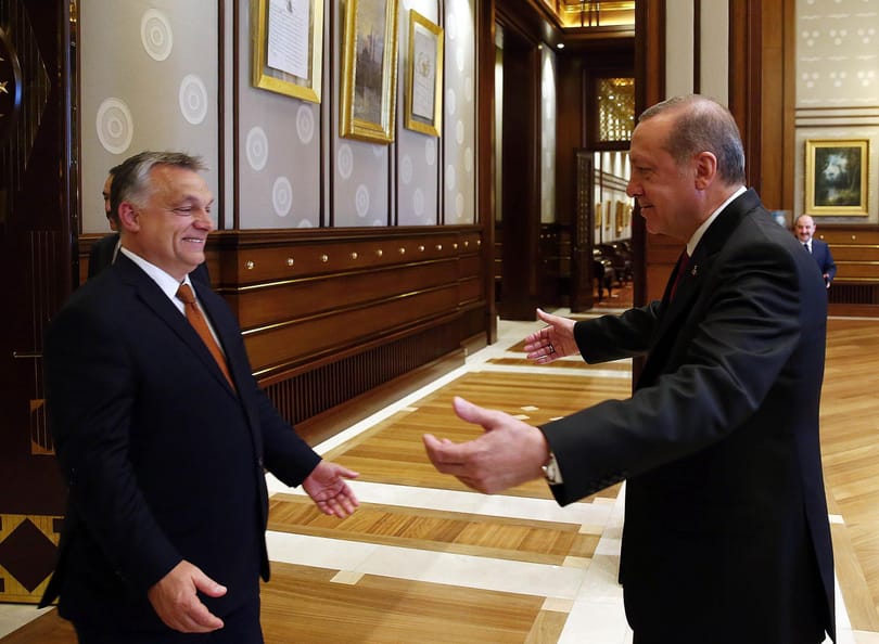 Népszava: A Fidesz-frakció már rég beengedte volna Svédországot a NATO-ba, a Karmelitából szóltak le nekik, hogy nem lehet