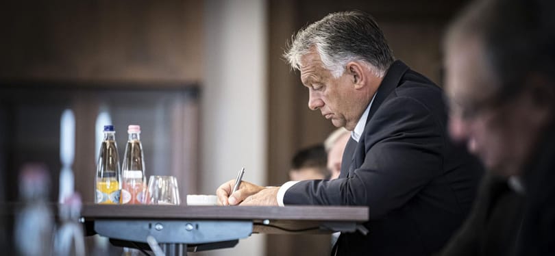 Csaknem 300 milliárd forintot szórt ki a kormány éjjel