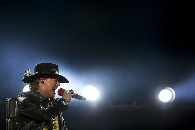 A vihar sem tudta megakadályozni, hogy a rockhősök együtt zúzzanak – videó