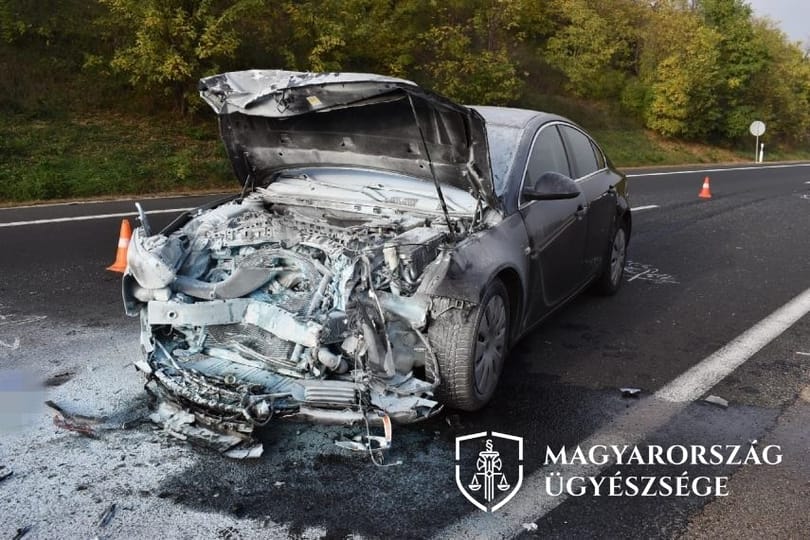 Komoly baleset lett egy büntetőfékezésből az M7-esen