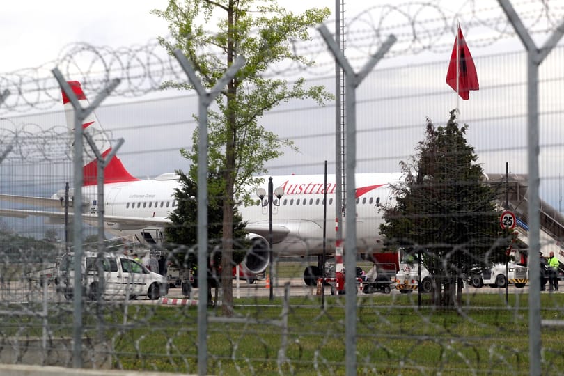Gépfegyverrel raboltak kétmillió eurót egy gépről a tiranai repülőtéren
