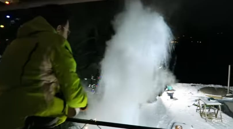 Videó: Így csináltak havat a forró vízből a nagy magyar fagyban