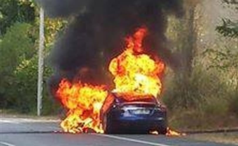 A próbaút közben égett porrá egy Tesla