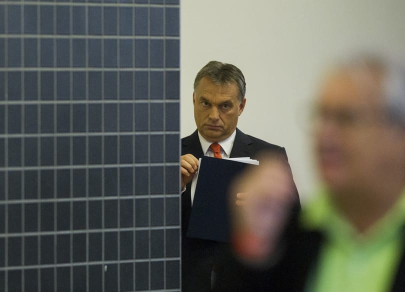 Rettegnek a bakiktól, vaskézzel irányítják a Fidesz kampányát