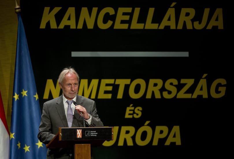 A Fidesz és az Európai Néppárt nem vágott el egymás között minden szálat