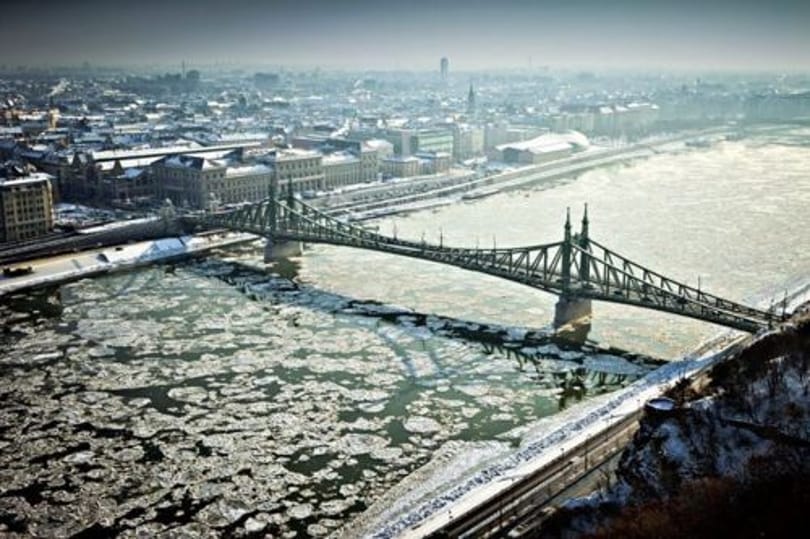Lassan a Duna is befagy Budapestnél