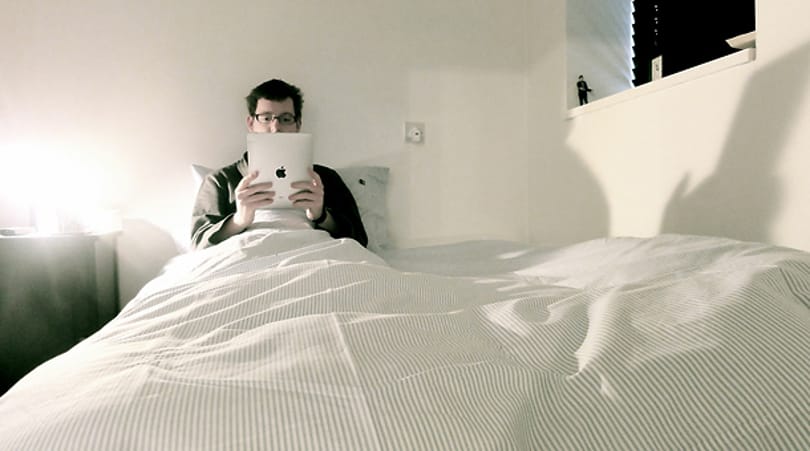 Ezért ne használja táblagépét, telefonját az ágyban