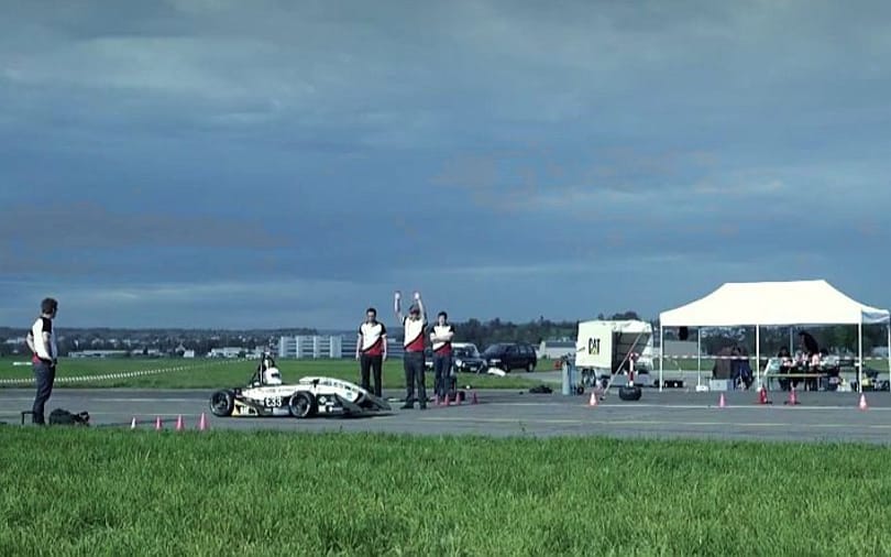 Videó: 30 méter alatt van százon a lefürgébb elektromos autó