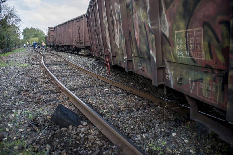 Kisiklott vagonok: este indulhatnak újra a vonatok Pécs és Villány között