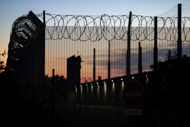 Botrány egy brit börtönben: videó készült arról, ahogy az egyik őr szexel egy fogvatartottal a cellájában