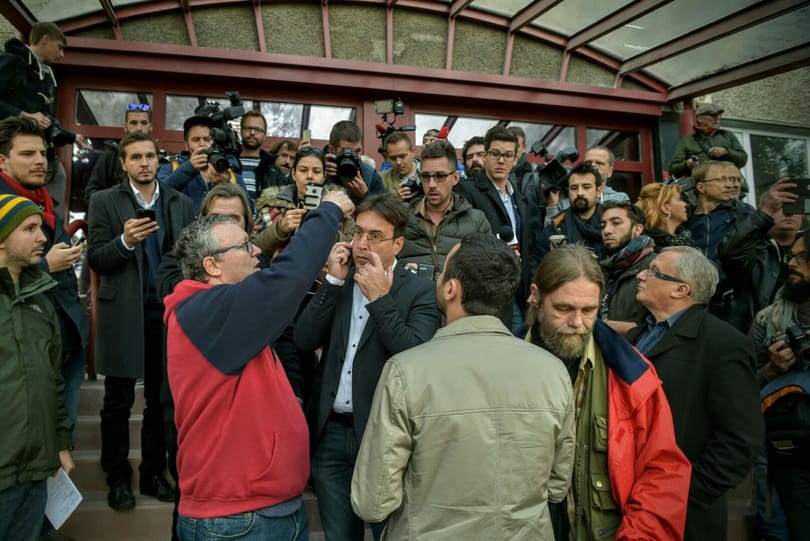 Így hozhatják ki holmijaikat a szerkesztőségből a népszabisok – videó
