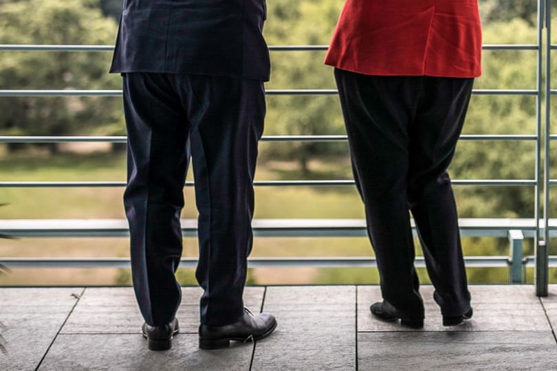 Orbán nadrágja nem egyedi baki, de mit vegyen fel egy férfi kánikulában a munkahelyén?