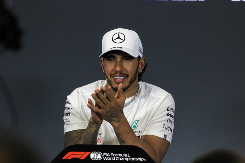 Beszáll a Chelsea-ért folyó versenybe Lewis Hamilton és Serena Williams