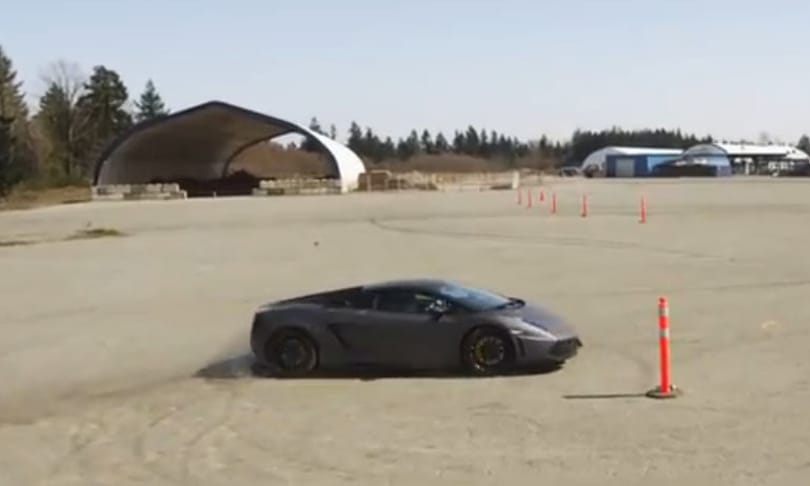 Így kell akrobatikázni egy Lamborghini Gallardóval – videó