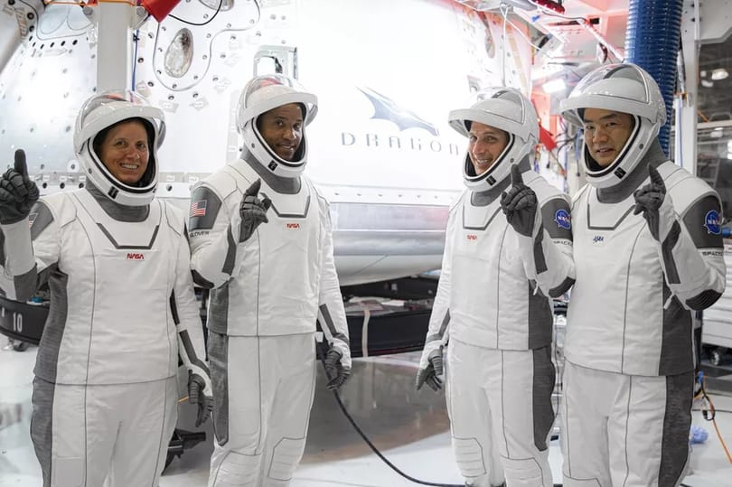 Megismételné a történelmi sikerét a SpaceX, négy űrhajóst vinne a Nemzetközi Űrállomásra