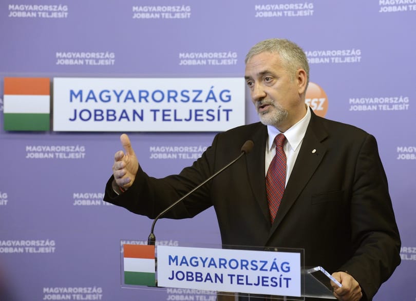 Halász János ezúttal a Soros által veszélyeztetett Mercedesért remeg