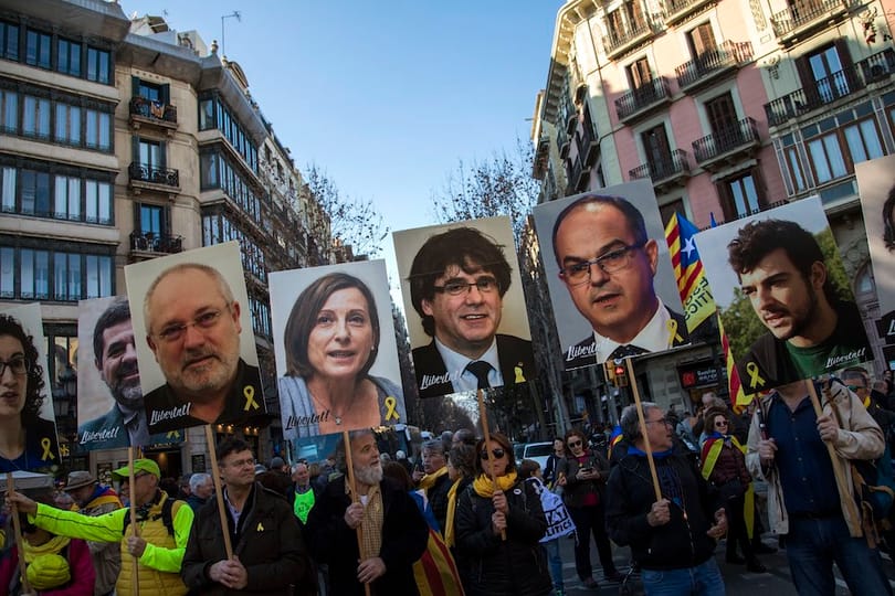 Százezrek tüntettek Barcelonában a katalán függetlenség mellett
