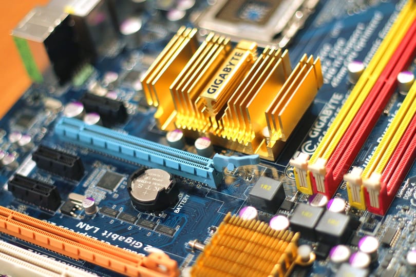 Rengeteg embert érinthet: súlyos biztonsági hibát javított az alaplapjaiban a Gigabyte, érdemes telepíteni a frissítést