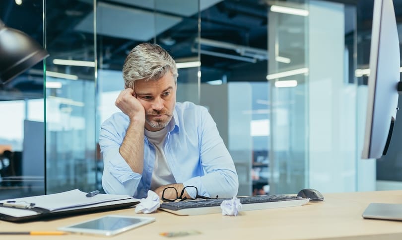 Depresszió a munkahelyen: mit tehetünk, ha észrevesszük a jeleket?