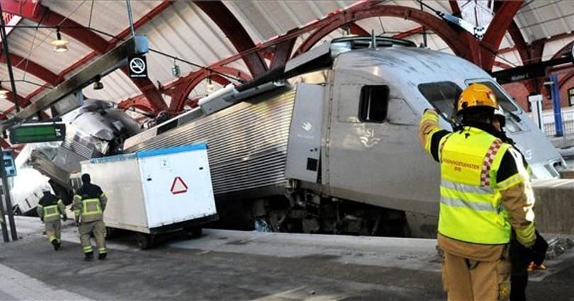 Fotó: a főpályaudvaron siklott ki egy vonat Svédországban