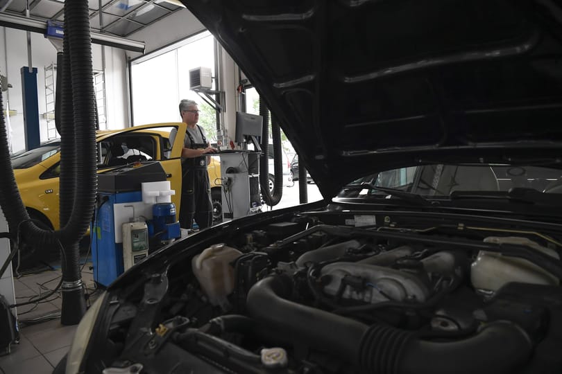 Évente több ezer autó bukik el a műszakin, ez a három legfőbb ok, miért