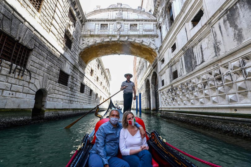 A túlsúlyos turisták miatt szabályozzák újra a velencei gondolázást