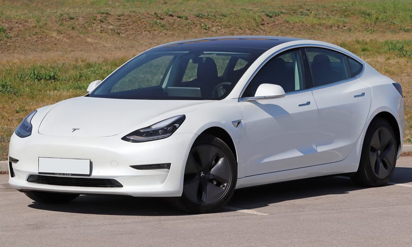 Kívül-belül unikum: kipróbáltuk a kisebb és olcsóbb új Teslát, a Model 3-at
