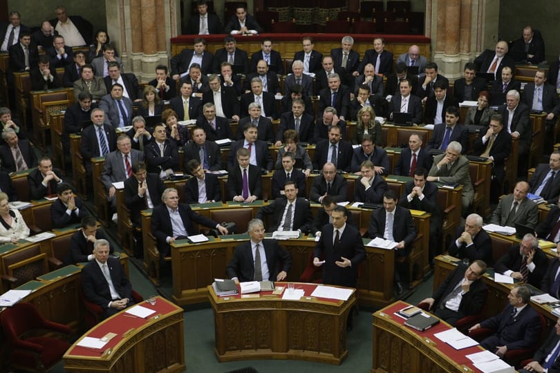 Benyújtották az adóemelési javaslatot a parlamentnek