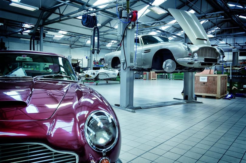 A hely, ahol a legendás Aston Martinok születtek - videó