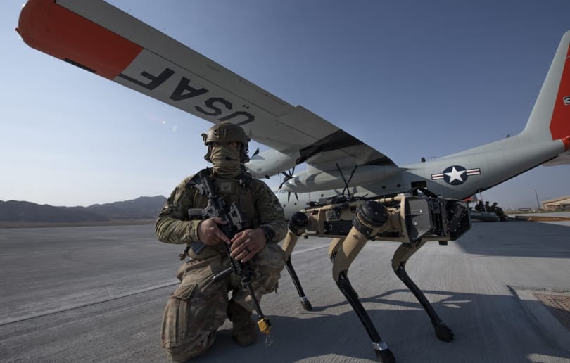 Életerős robotkutyák járőröznek az amerikai légierő bázisán