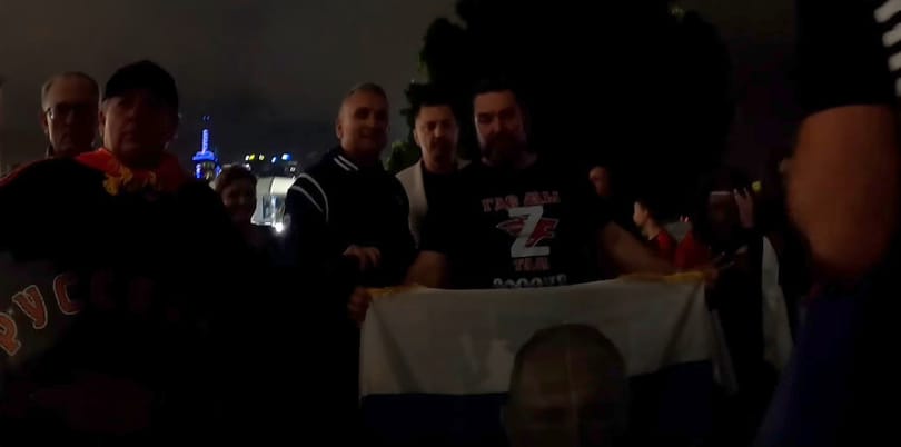 Putyin-támogatókkal pózolt Novak Djokovic apja