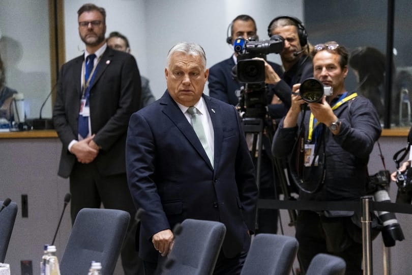 Átlátnak és átnéznek Magyarországon – elégett a bizalmi tőkénk a diplomácia színpadán