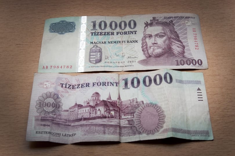 Szilveszterkor lehet utoljára régi tízezressel fizetni