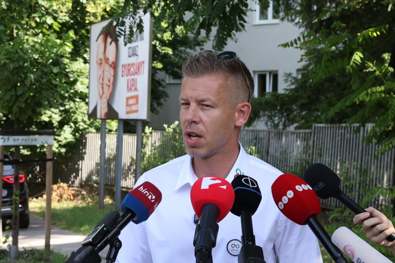Magyar Péter elkezdte listázni az ATV munkatársait, miután kirohant a tévéstúdióból