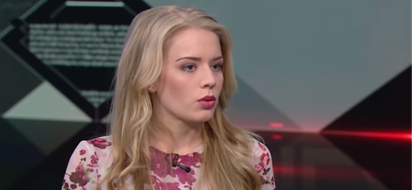 Rácz Zsófia úgy egyeztet a fiatal tanárokkal, hogy meg sem keresi őket