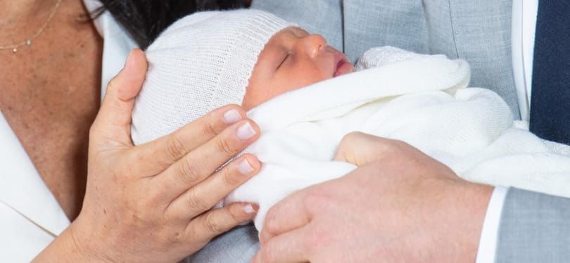 Apák napja alkalmából végre közelről is láthatjuk Meghan Markle és Harry herceg gyermekét