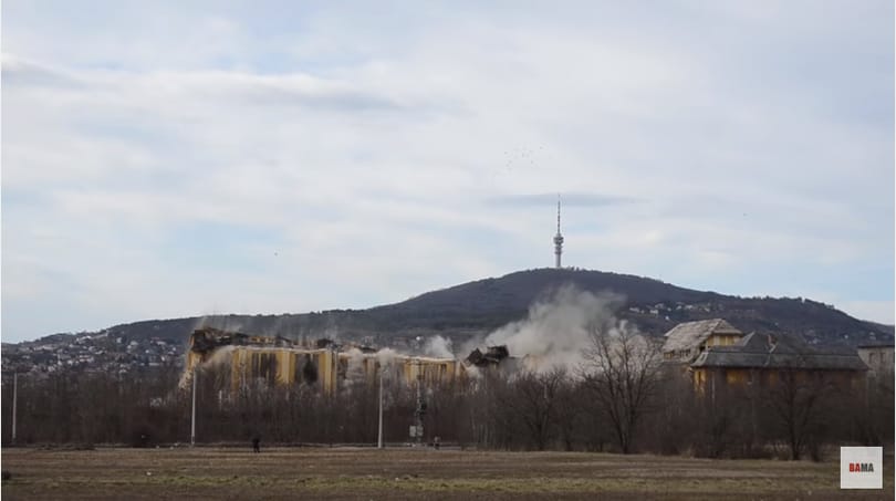 Robbantással csináltak helyet a Pécsre tervezett kómaközpontnak – videó