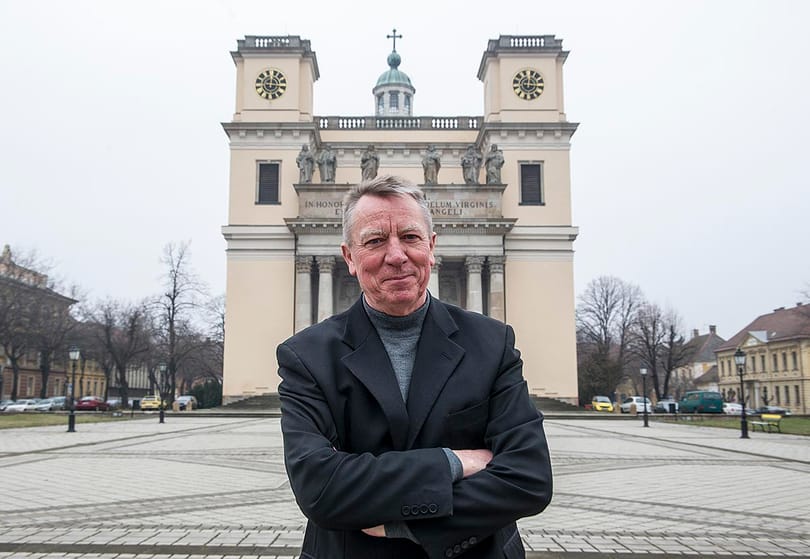 Váci püspök: Együtt kell élni a gazdasági bevándorlókkal is