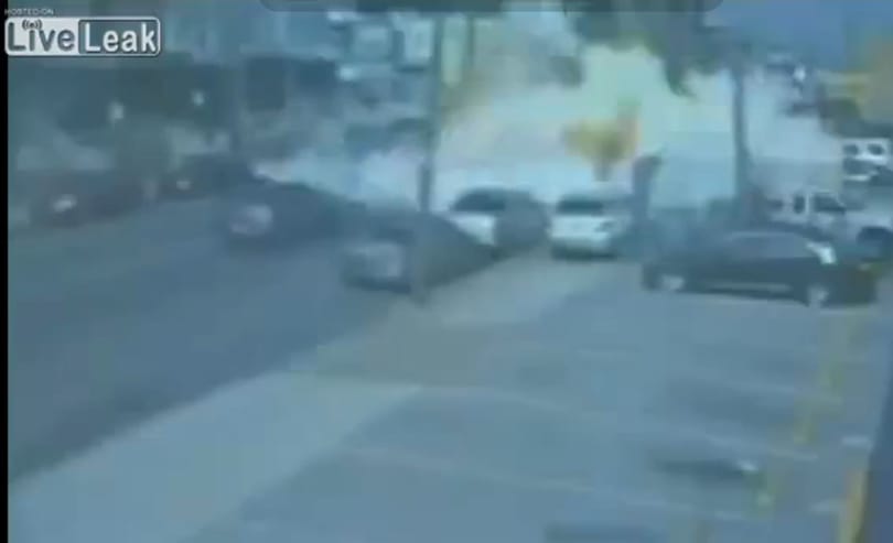 A forgalom közepén robbant fel egy mozgó büfé Philadelphiában – videó