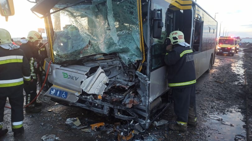19-en megsérültek egy buszbalesetben Debrecenben