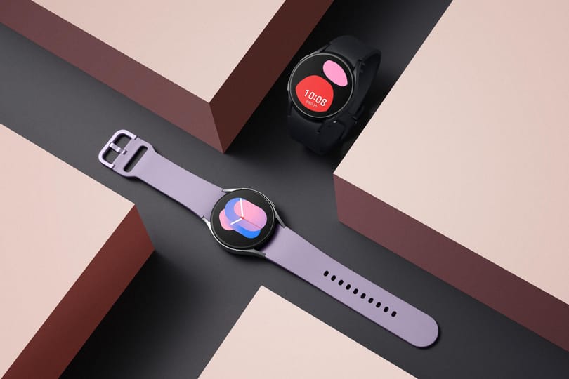 Kaptunk egy fülest: eljött a Samsung órája