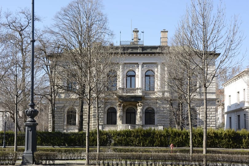 Katar egymilliárdért vett palotát az Andrássy úton – fotó