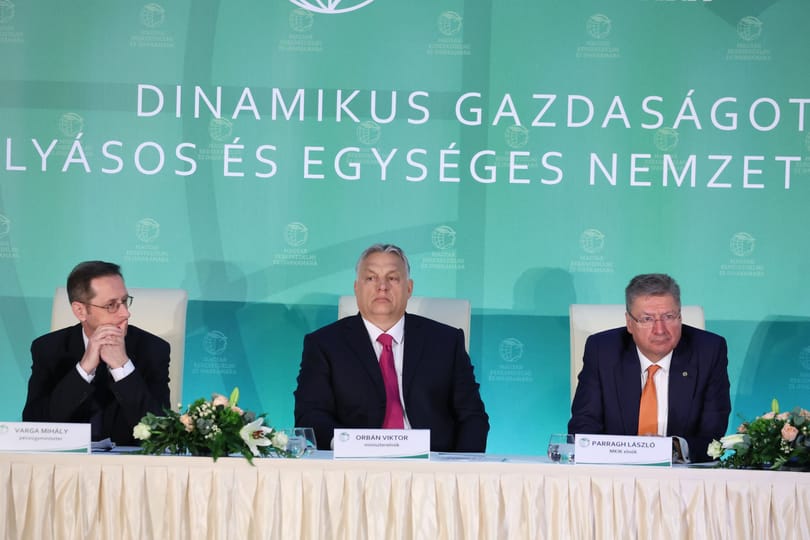 NZZ-kommentár: A jobboldalon forradalmárként csodált Orbán szakadékba vezeti országát